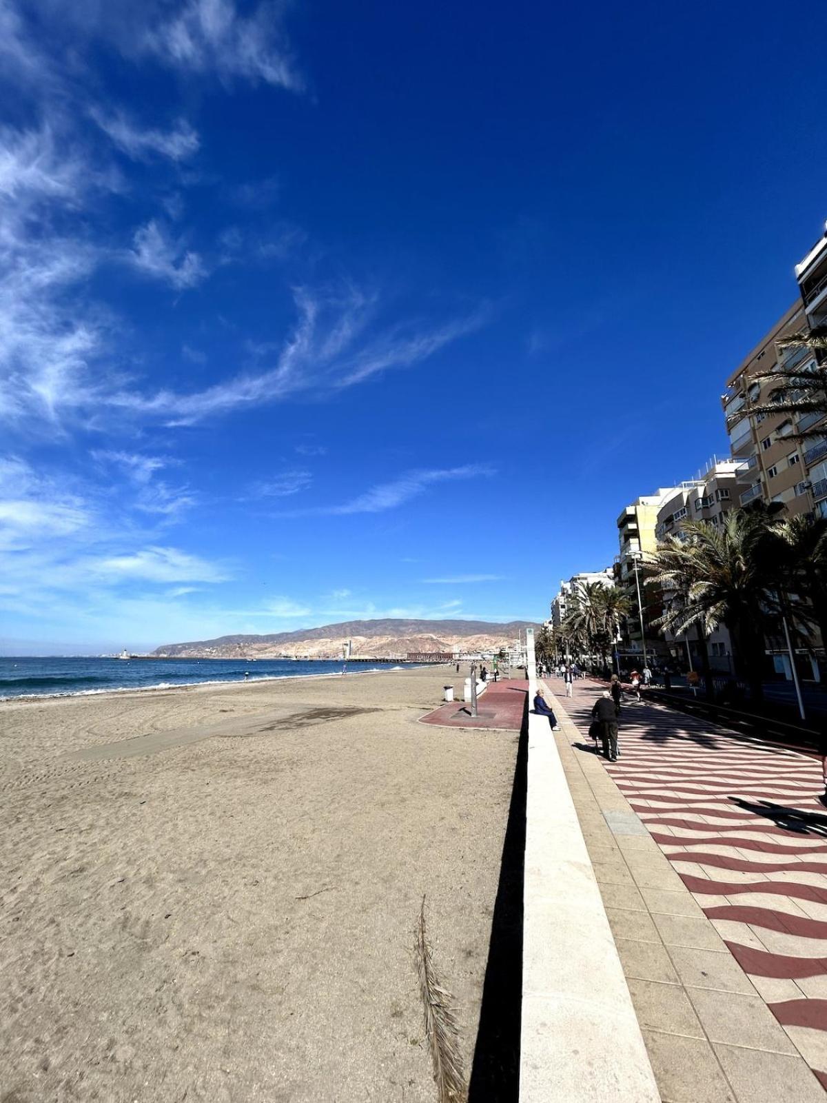 A Pasos Del Mar, 4 Habitaciones, Ac Y Reformado Appartement